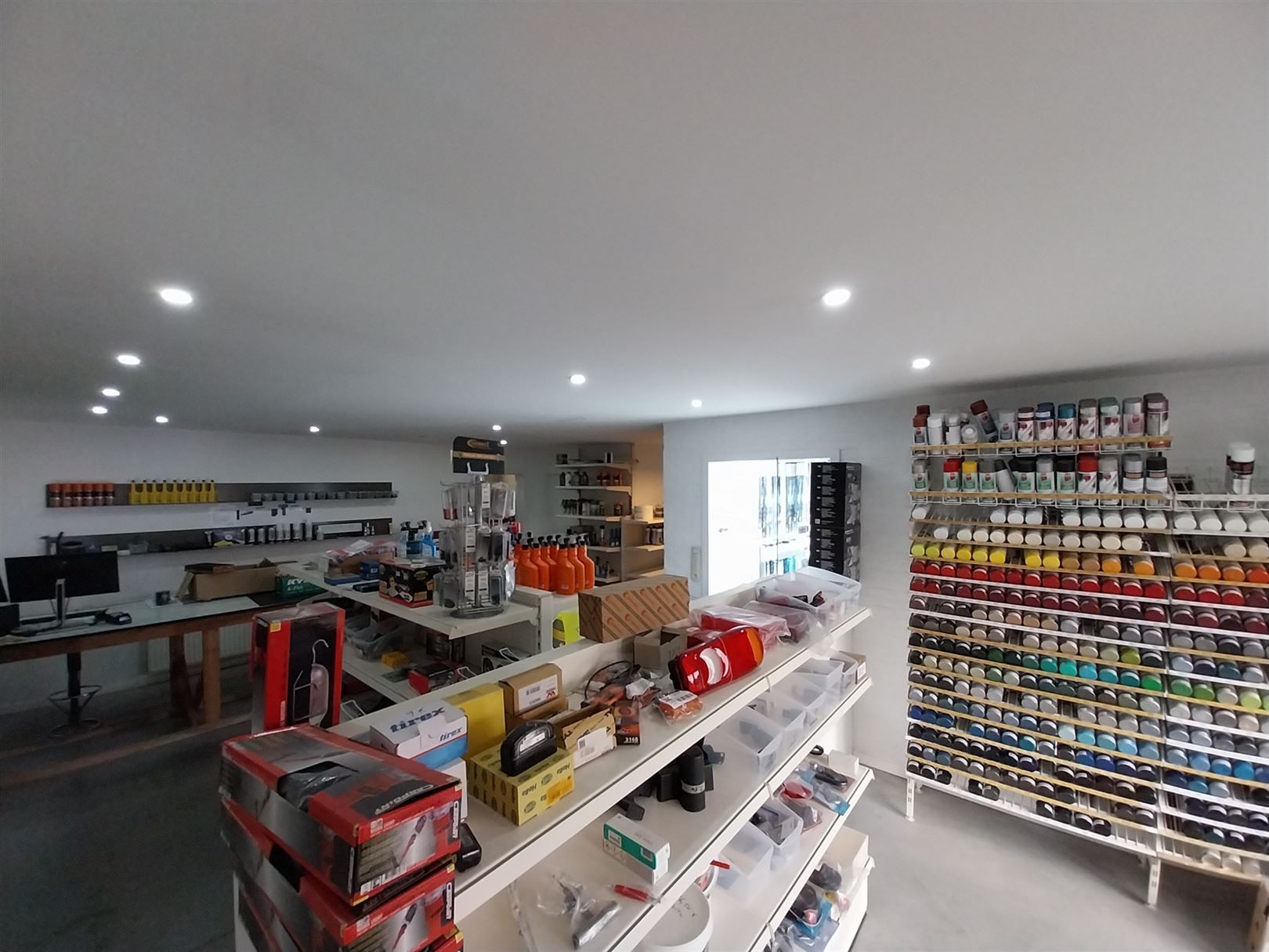 TE HUUR: Handelspand met ruim magazijn op gunstige locatie in Heusden!  foto 4