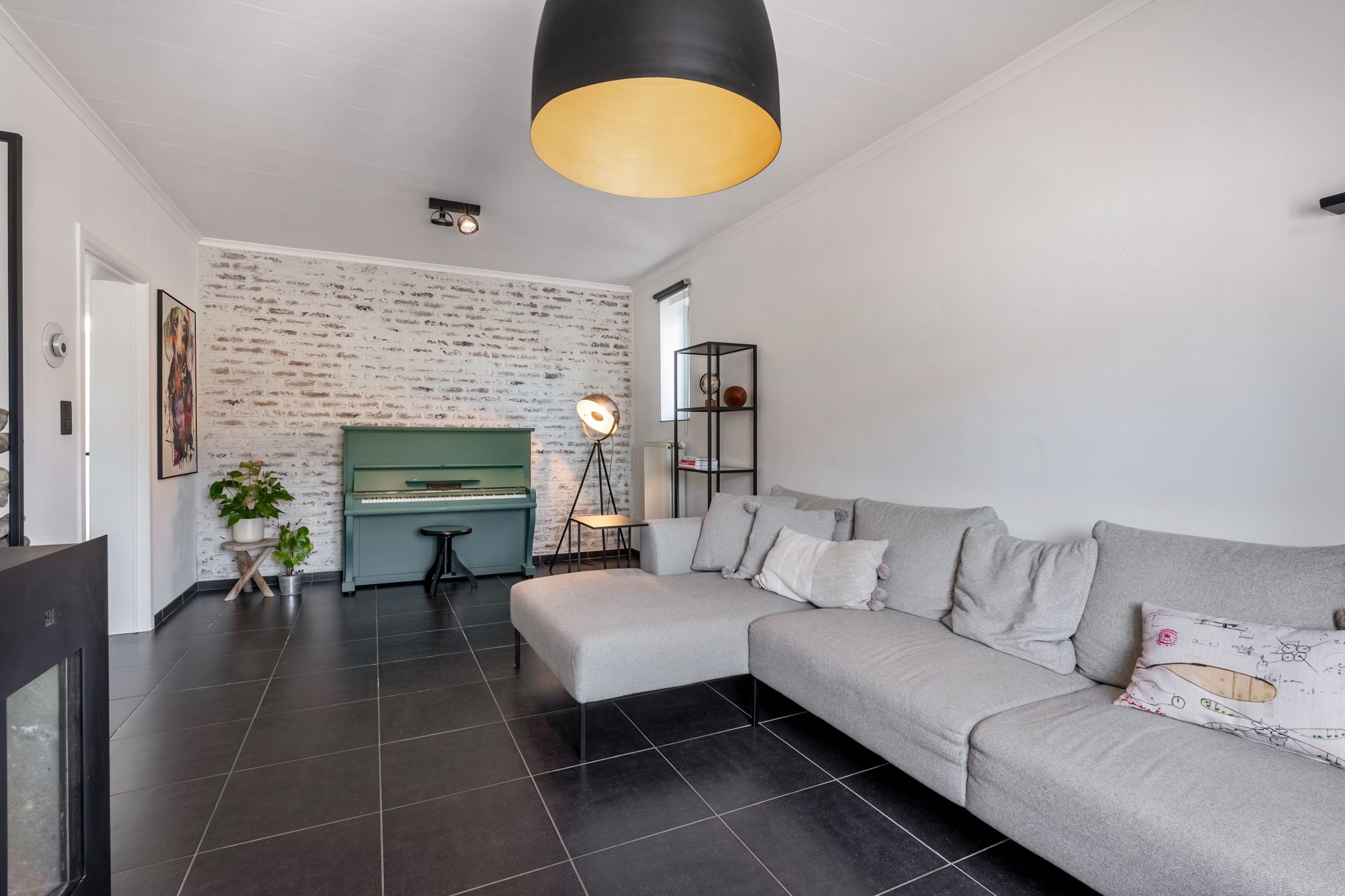 Compleet gerenoveerde en instapklare woning te Kortessem! foto 2
