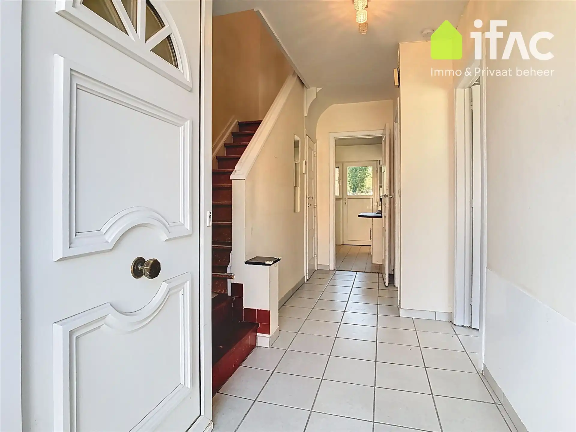 Huis met 2 slaapkamers, bureau en tuin foto 4