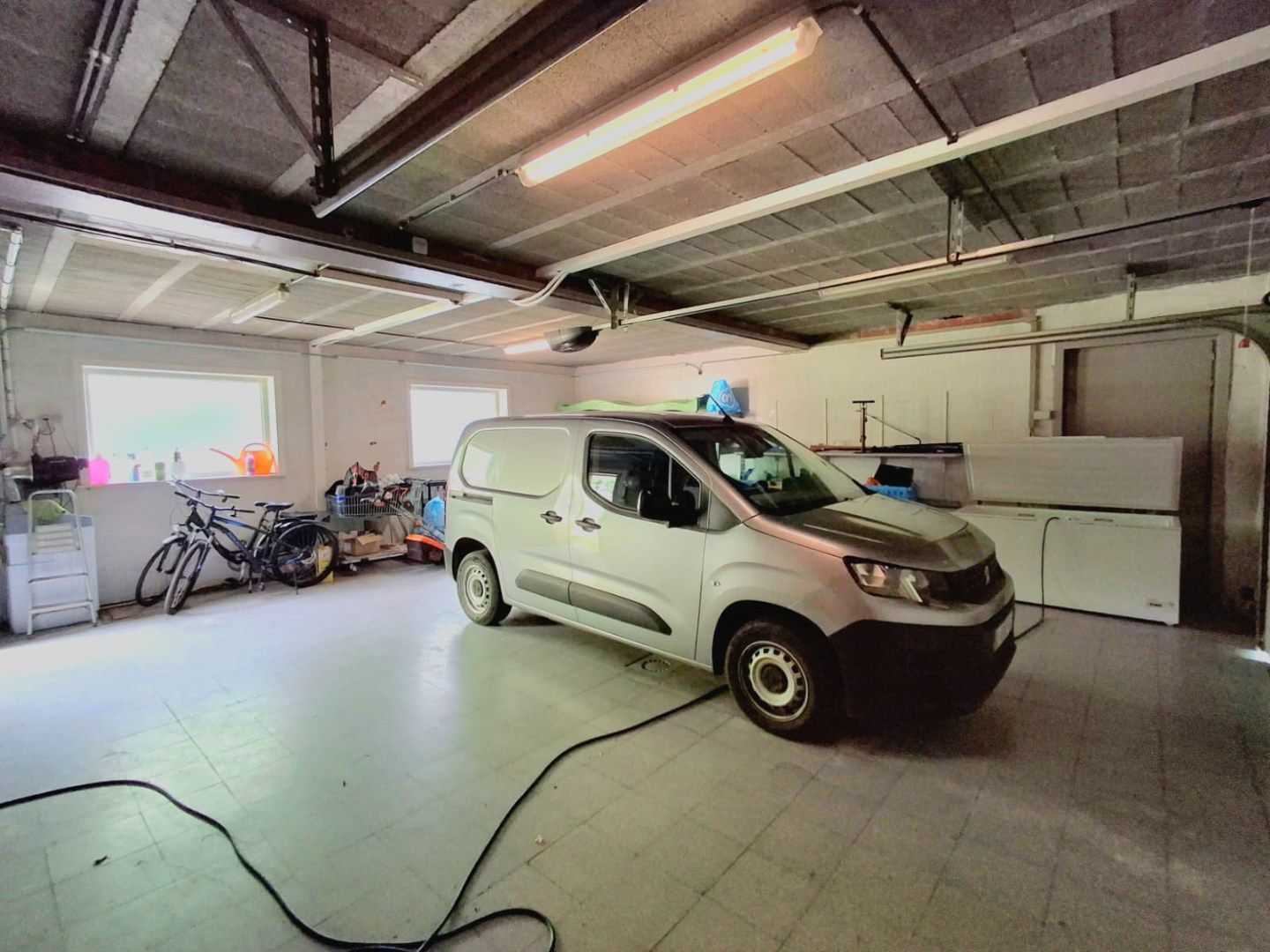 ZEER RUIME VILLA MET DUBBELE GARAGE EN GROTE TUIN foto 16