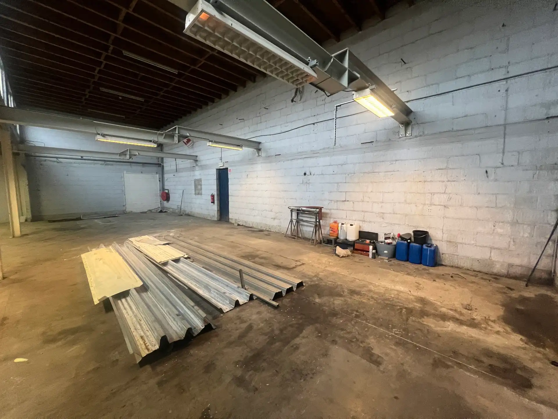 BEDRIJFSGEBOUW VAN 430M² MET KANTOREN  foto 5