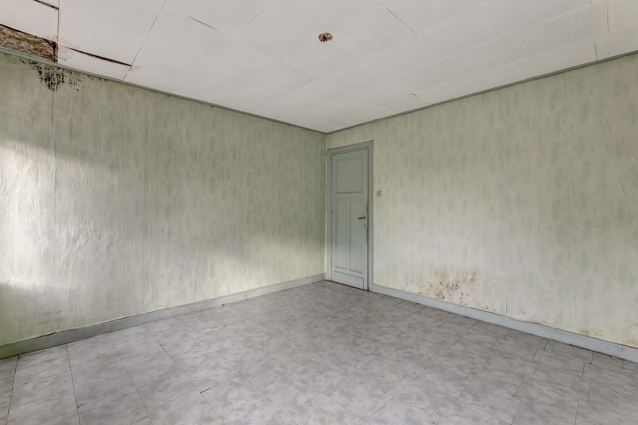 Te renoveren woning met garage en tuin foto 13