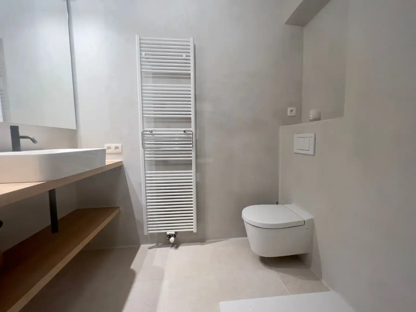 Prachtig gerenoveerd gelijkvloersappartement met zuidgerichte tuin, centraal gelegen op de Dumortierlaan vlakbij het Driehoeksplein.  foto 13