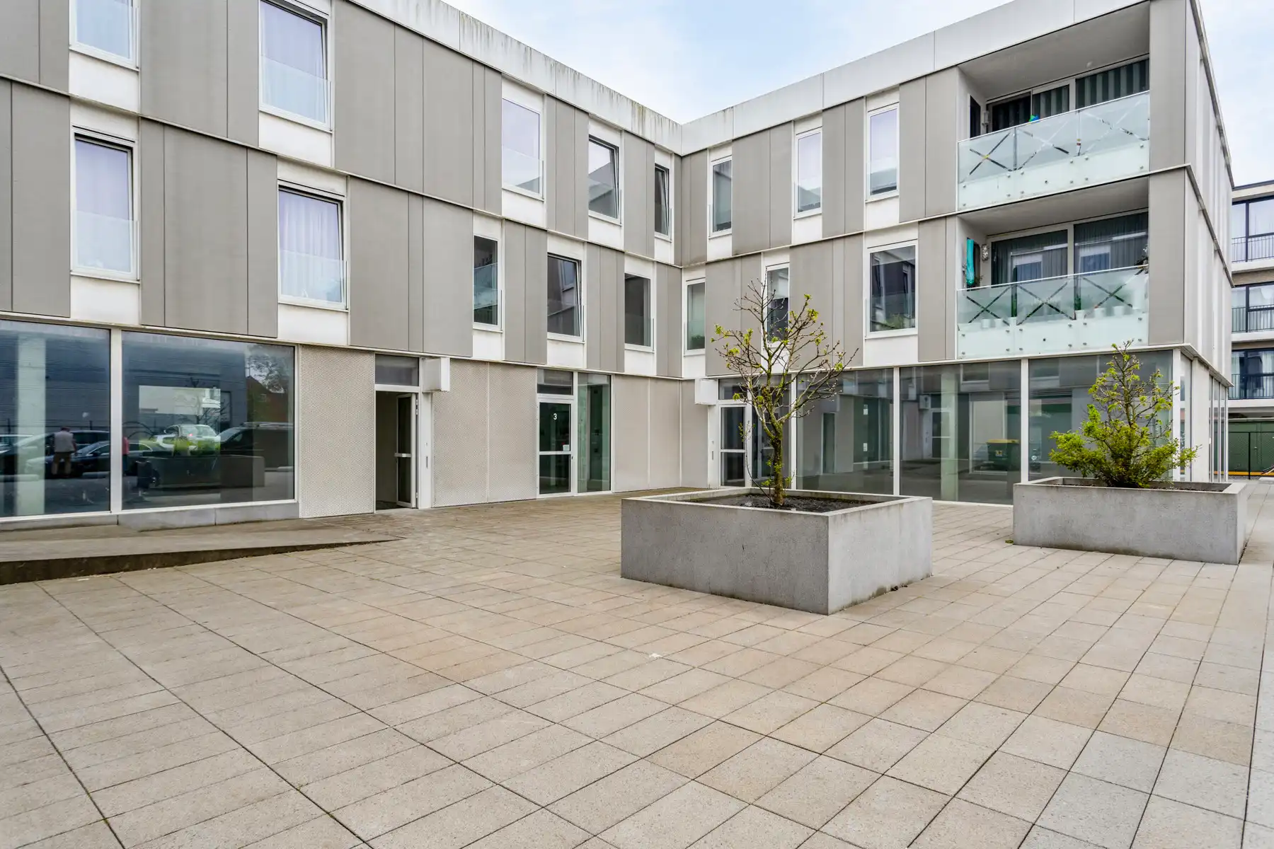 Nieuwbouw commercieel gelijkvloers met grote raampartijen foto 5