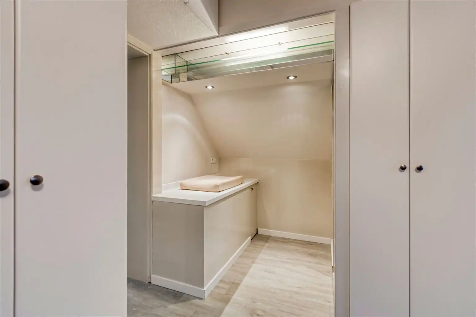 Vrijstaande woning met 3 slaapkamers, inpandige garage en een omheinde tuin, rustig gelegen nabij het centrum van Maaseik. foto 24