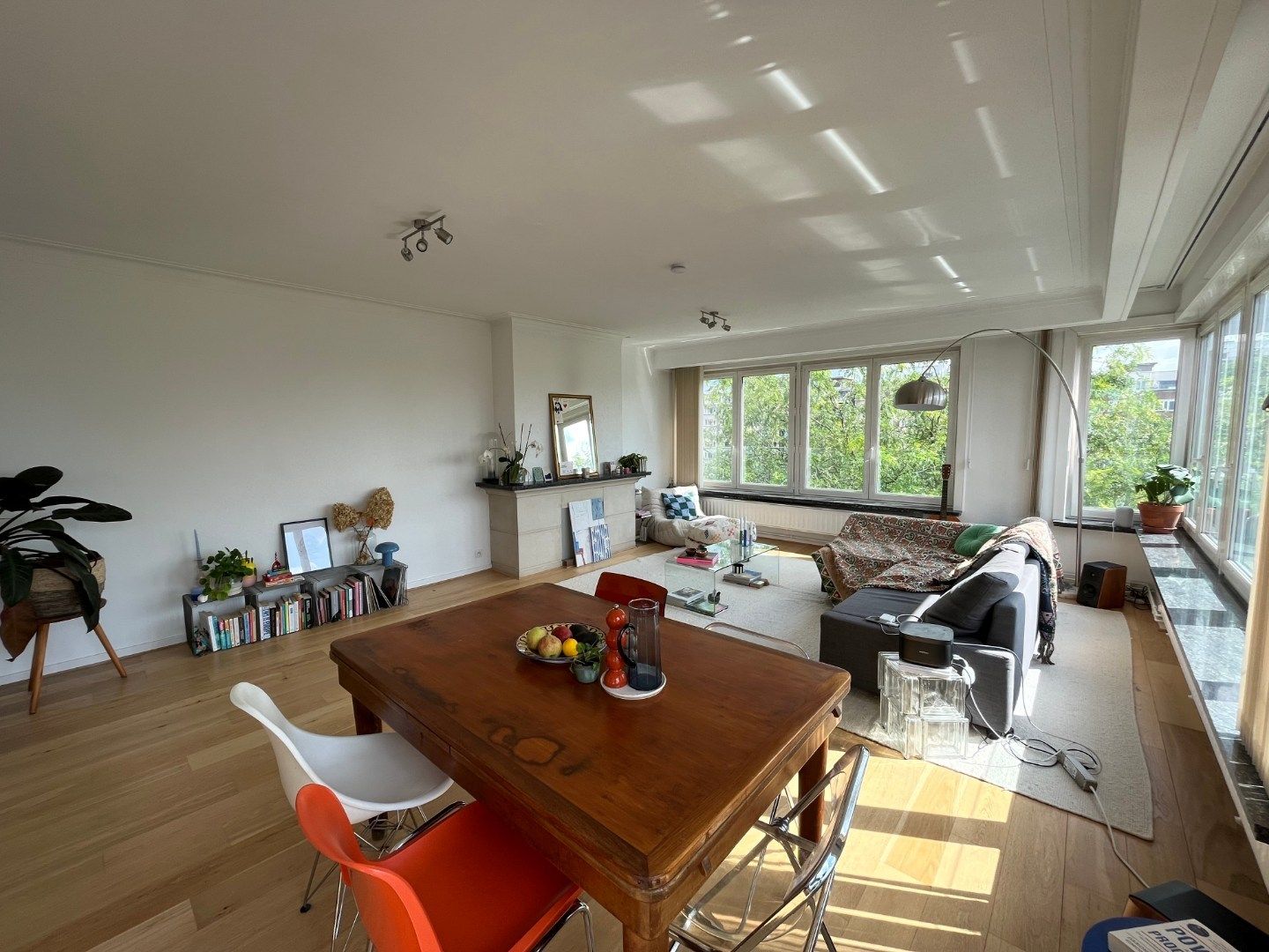 Ruim, lichtrijk appartement met garage én berging (kelder). foto 9