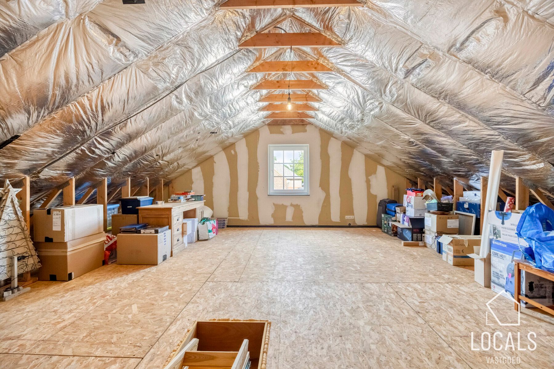Recente woning (2018) met prachtige tuin en ruime garage foto 22