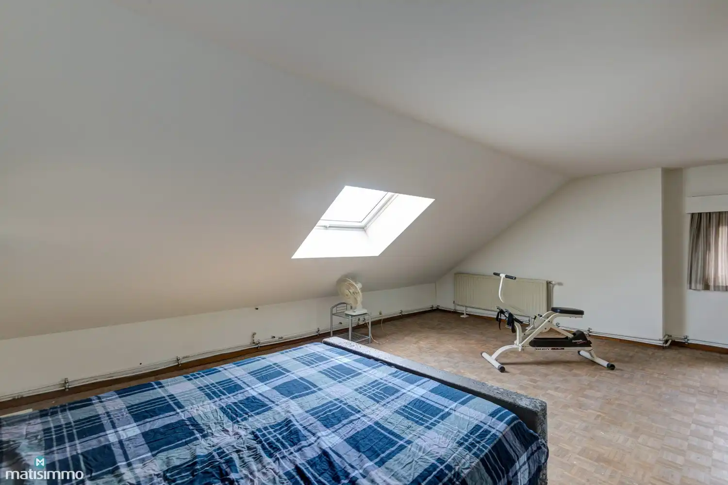 HANDELSGELIJKVLOERS MET DUPLEXAPPARTEMENT VOORZIEN VAN PARKEERGELEGENHEID NABIJ CENTRUM TONGEREN foto 24