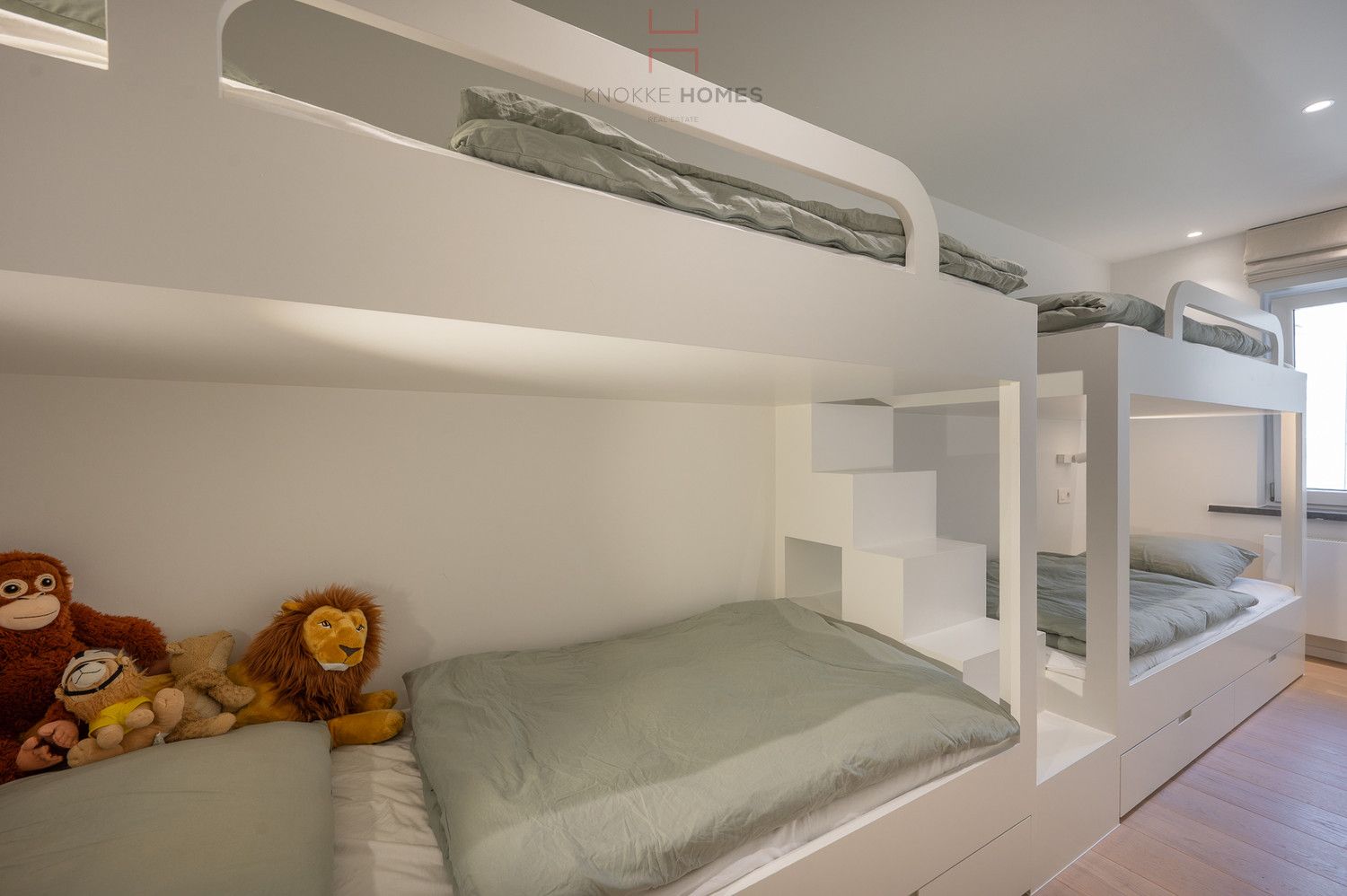 Prachtig gerenoveerd appartement met een mooi zijdelings zeezicht in Duinbergen foto 13