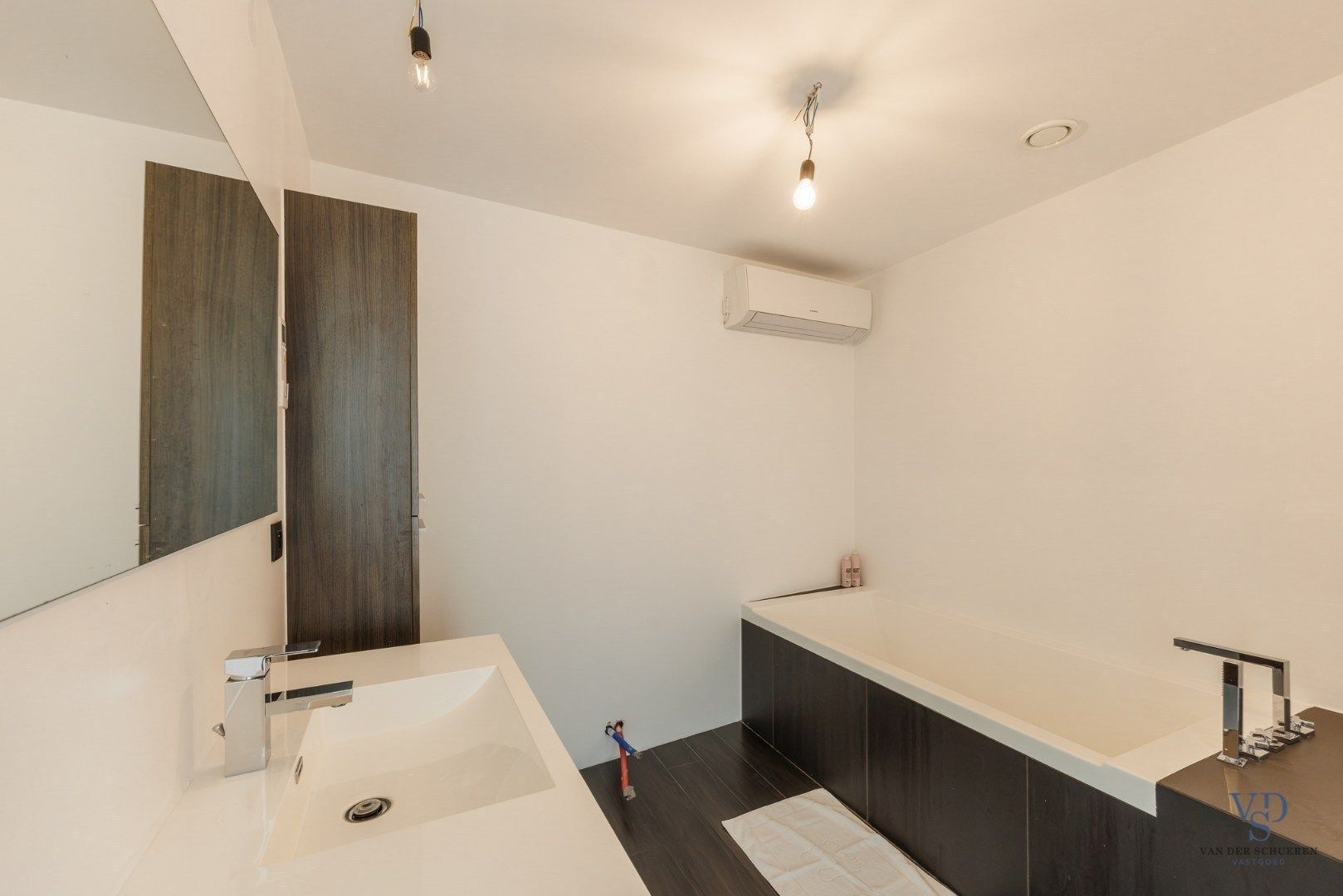 Moderne, energiezuinige (EPC label A) vernieuwbouw foto 17