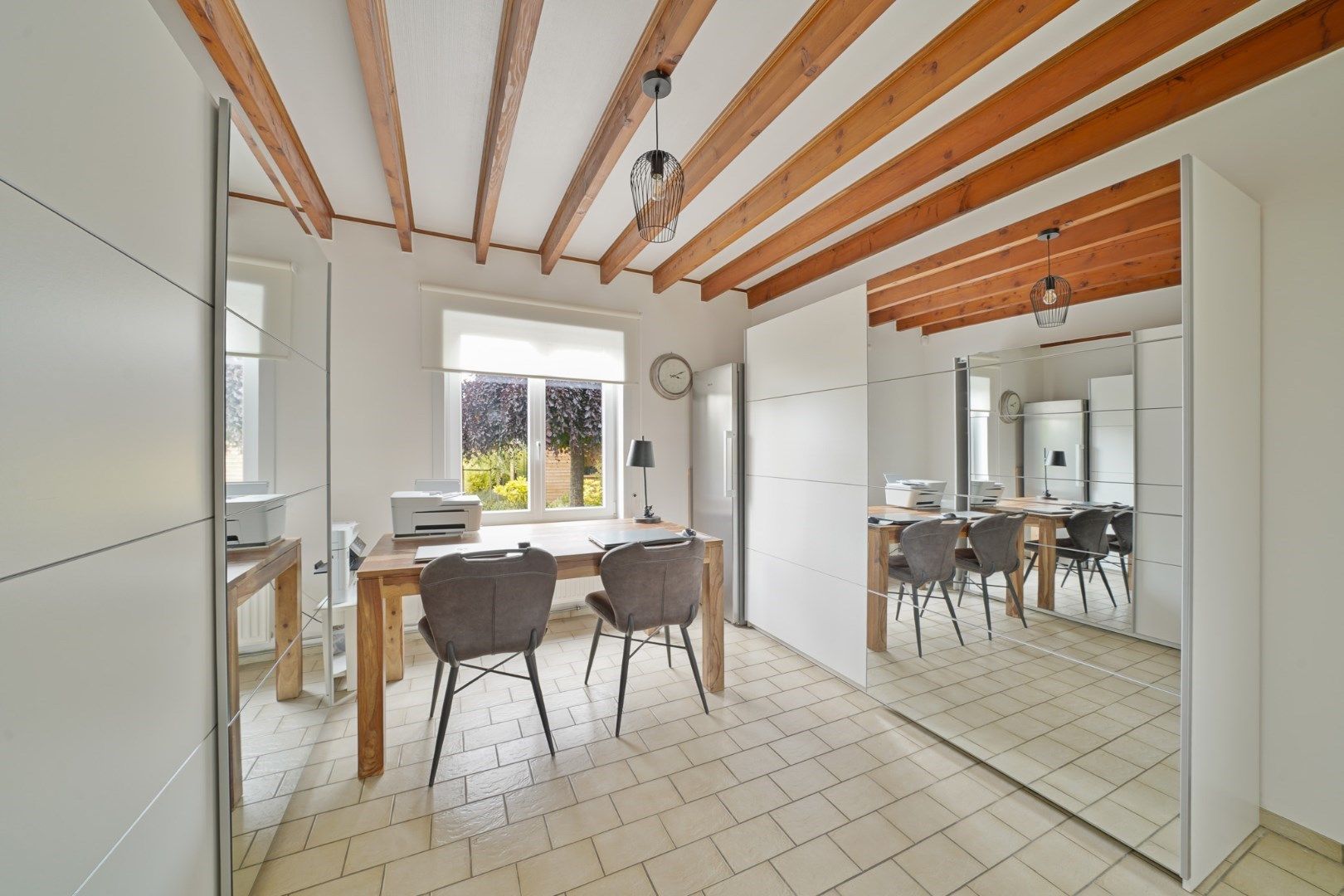 Instapklare laagbouwvilla met 305 m² woonoppervlakte en prachtig aangelegde tuin foto 23