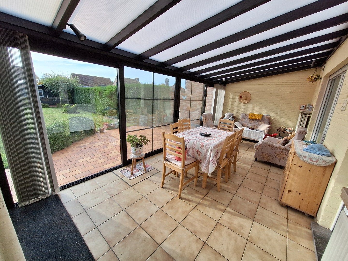 Halfopen woning met grote tuin in een rustige buurt foto 5