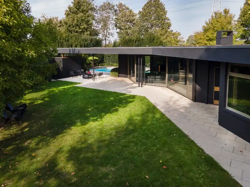 Unieke laagbouwwoning met volledige privacy in Lendelede foto 2