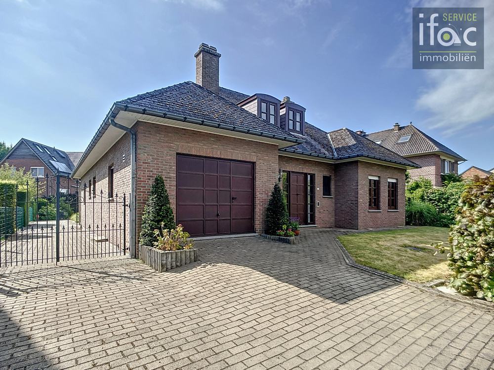 Hoofdfoto van de publicatie: Villa te koop