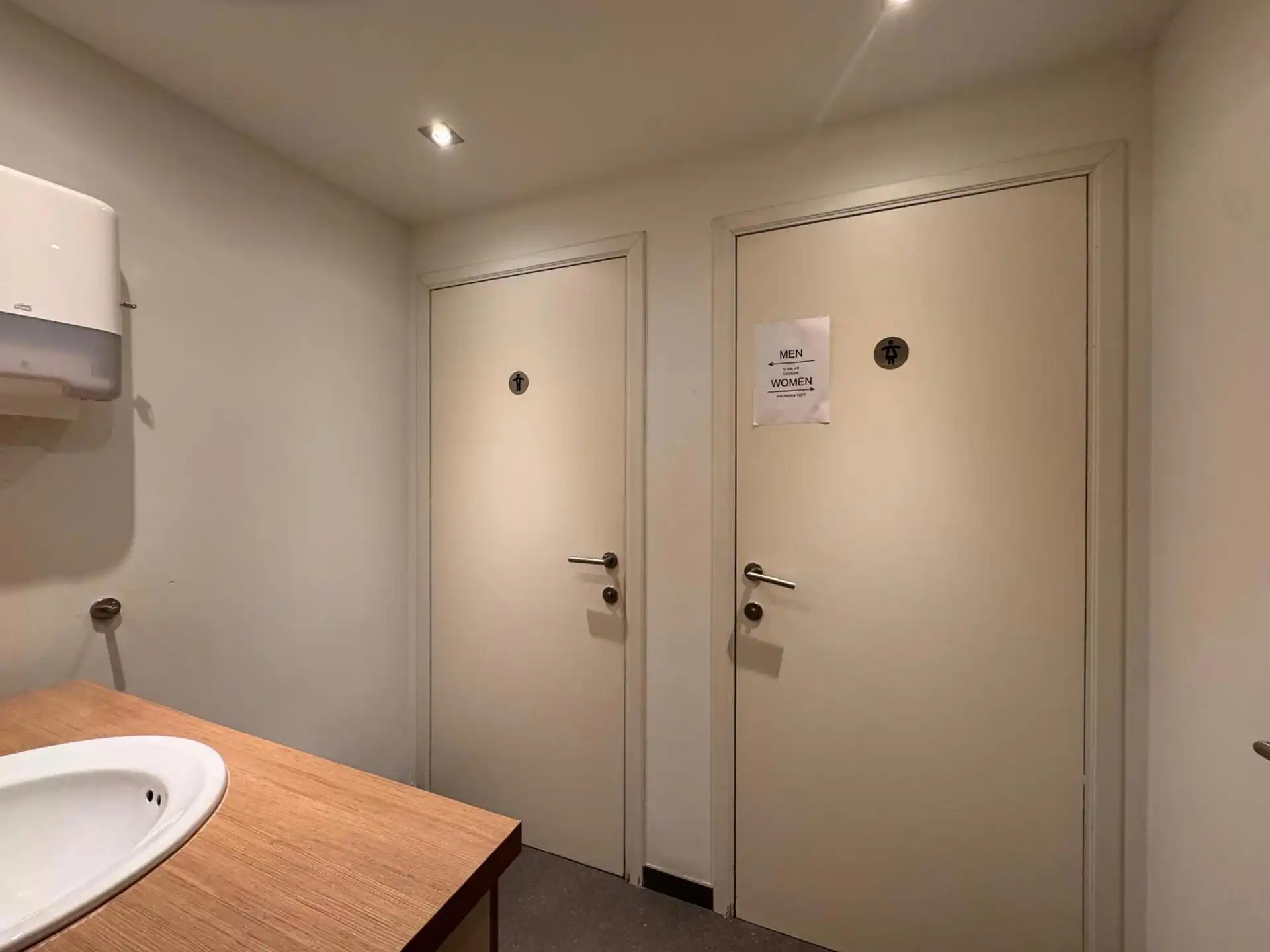 Kantoor met kelder te koop in het hart van de diamantwijk foto 8