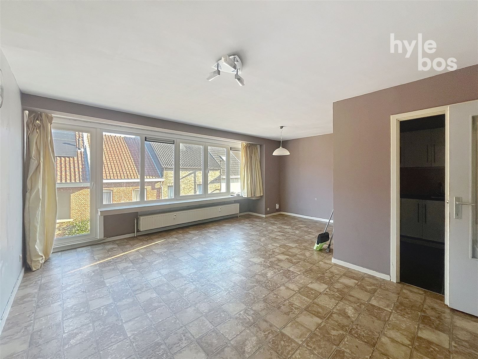 Centraal gelegen 2 slaapkamer appartement foto 3