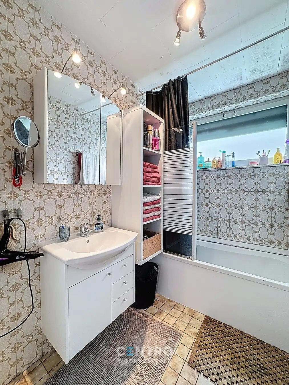 RESIDENTIEEL gelegen villa met 3 slpks, garage én ZUIDger. tuin! foto 9