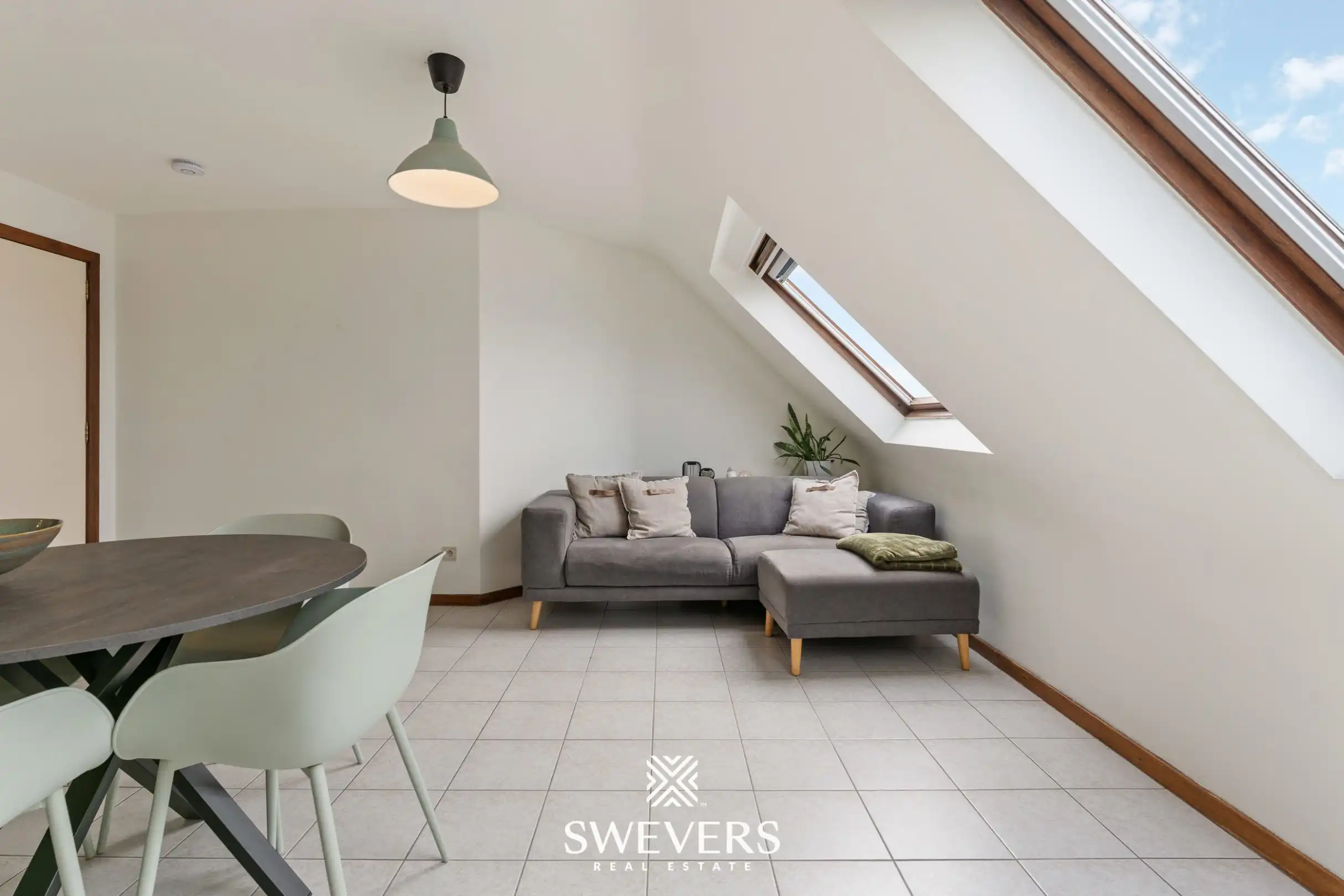 Instapklaar en lichtrijk 1-slaapkamerappartement op topligging in Houthalen centrum foto 4
