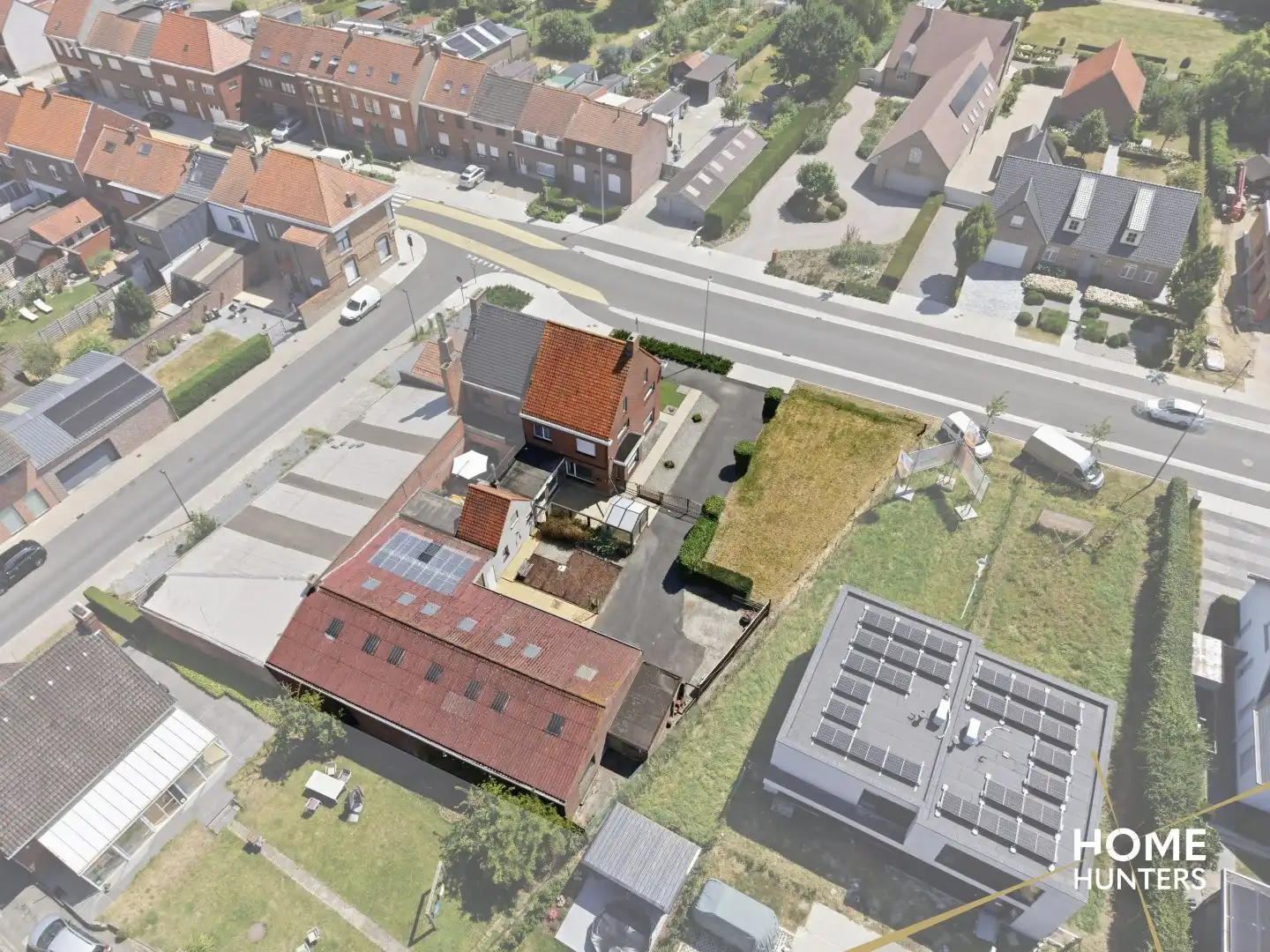 Ruime halfopen bebouwing met loods van 200 m² op een perceel van 919 m² foto 27