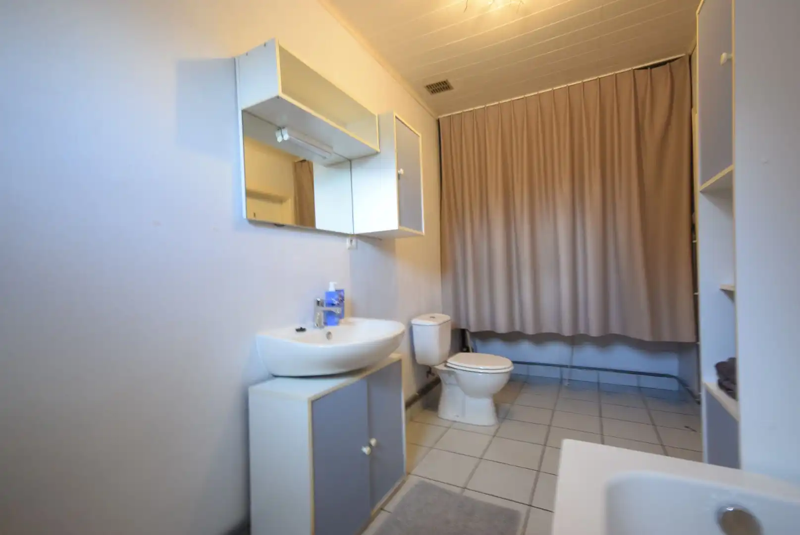 Instapklare rijwoning met ruime tuin en twee slaapkamers te Roeselare foto 8