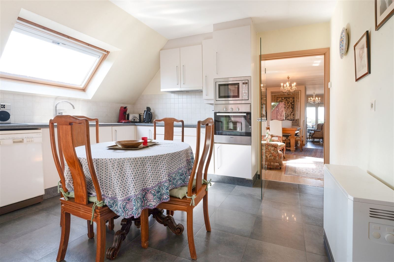 Ruim instapklaar appartement in hartje Zottegem! foto 4