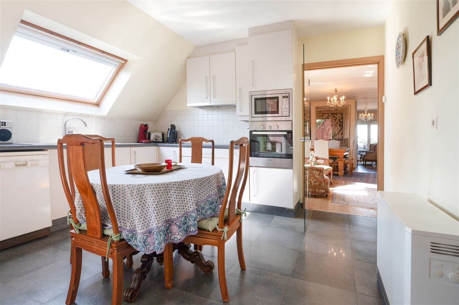 Ruim instapklaar appartement in hartje Zottegem! foto 4