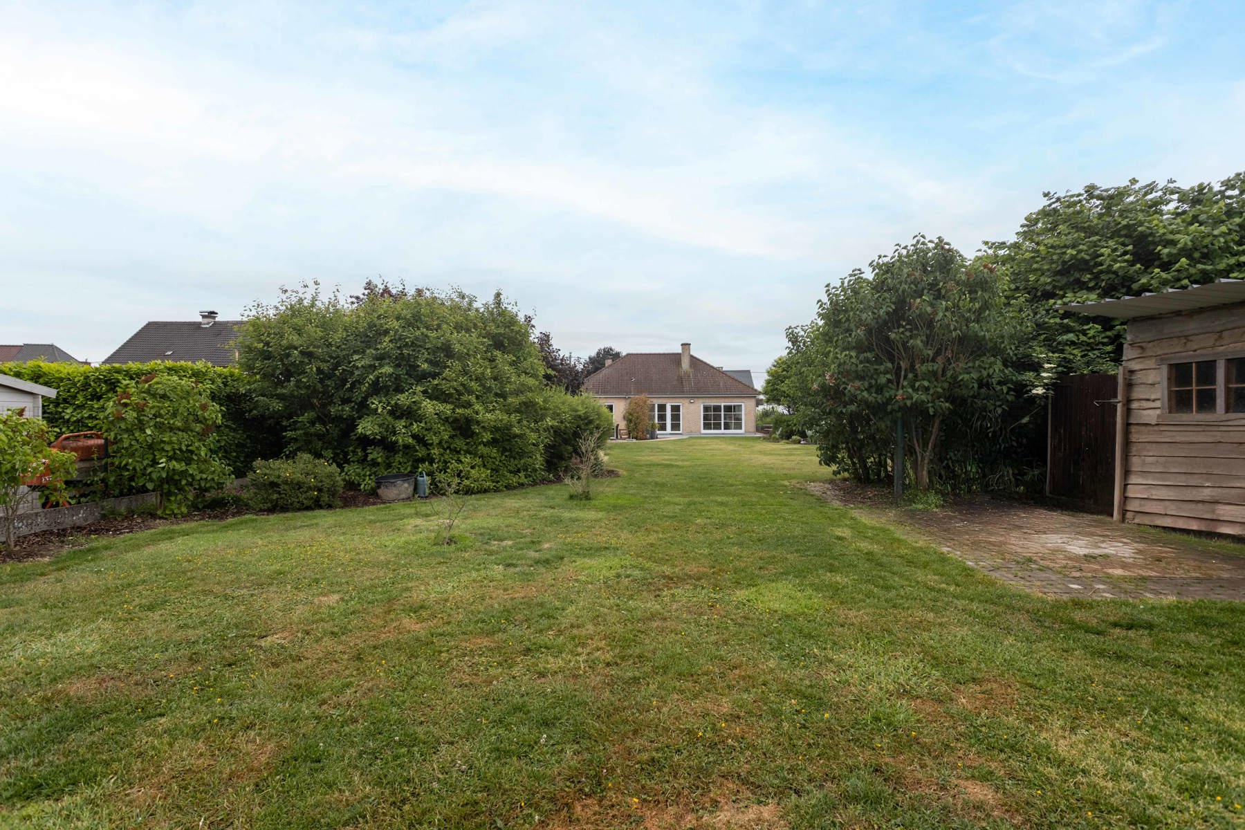 Instapklaar woning met 4 slpk, tuin + dub. garage foto 26
