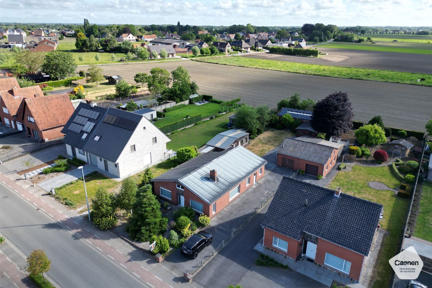 UITNODIGENDE BUNGALOW met 3 mooie slaapkamers, garage en een perceel van 1238 m² foto 2