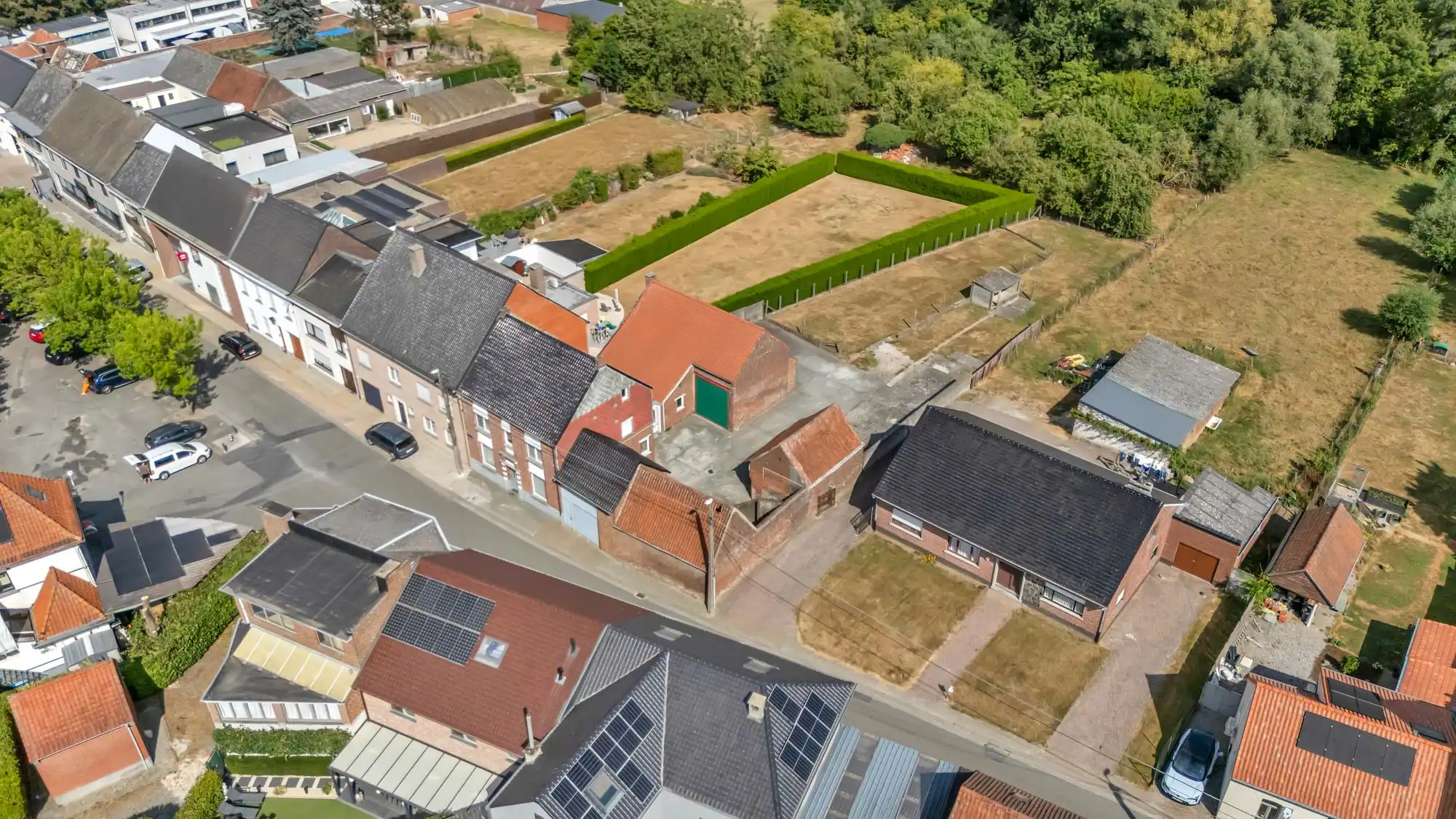 Charmante, te renoveren boerderij met opslagplaats foto 2