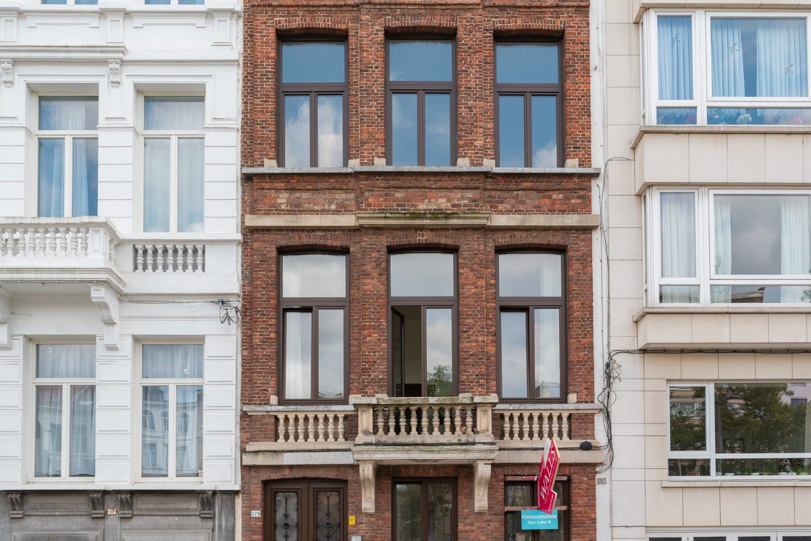 Stijlvol bemeubeld appartement met 1 slaapkamer + buro foto 18