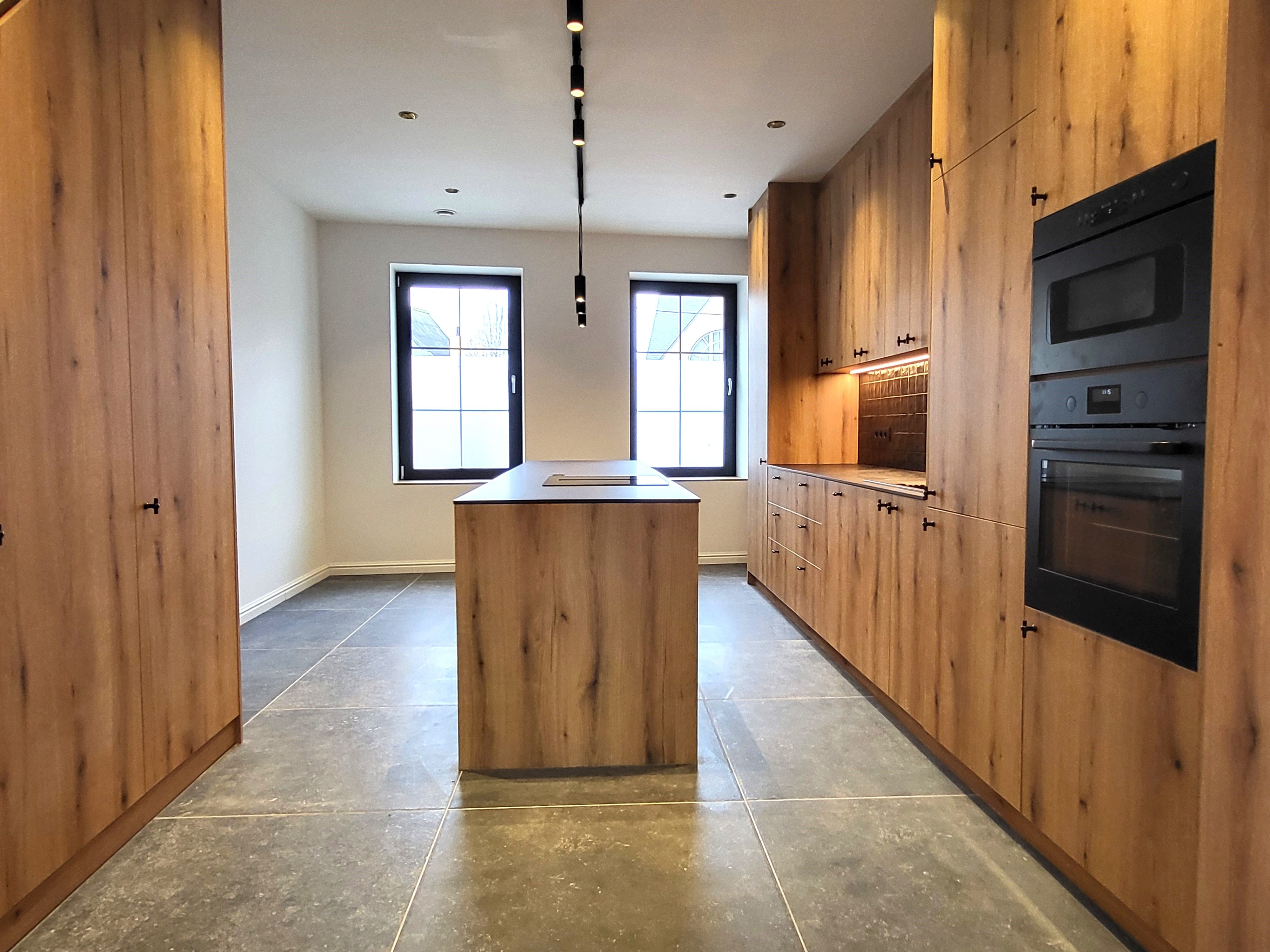 Deze volledig totaal gerenoveerde woning (2024–2025) combineert hedendaags comfort met een hoogwaardige afwerking en biedt maar liefst 5 ruime slaapkamers.  foto 12