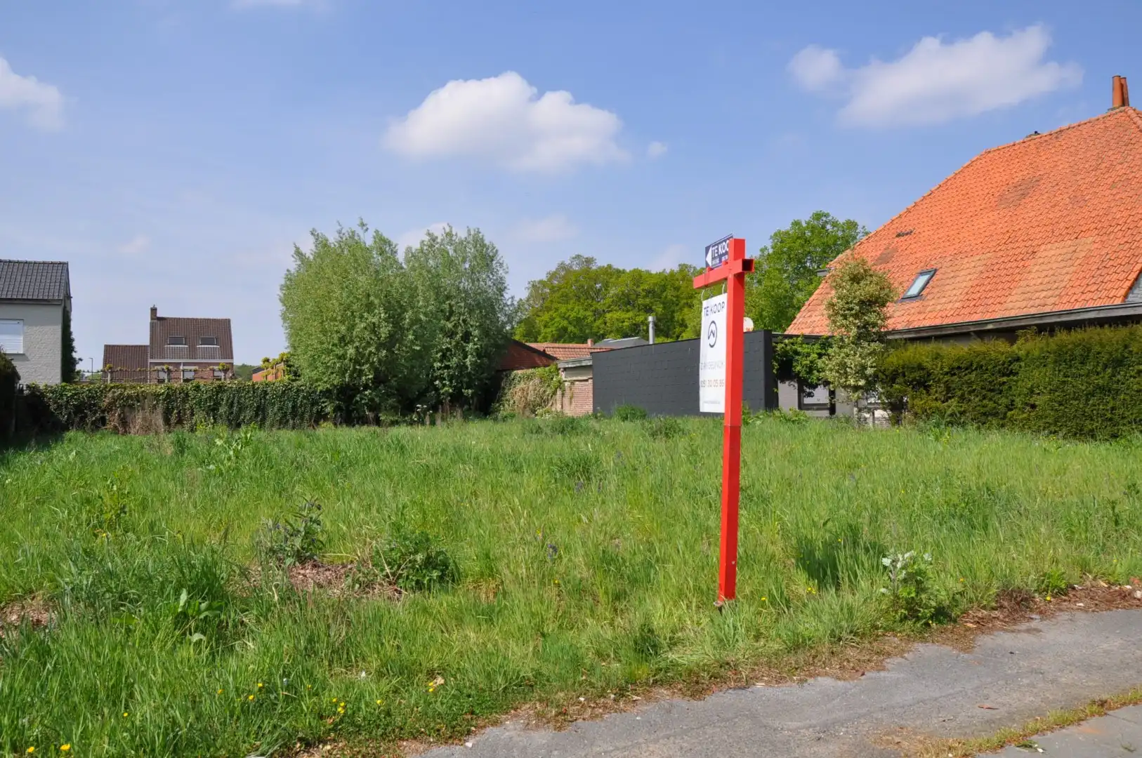 Perceel bouwgrond van 700 m² te koop langs de Bruggesteenweg te Meulebeke - Commerciële ligging. foto 2