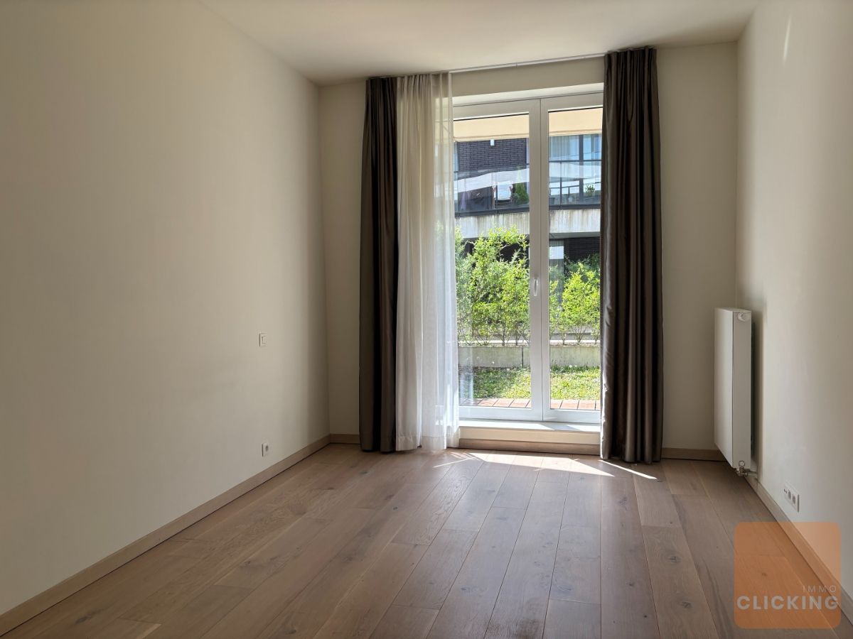 Tof 1 slaapkamerappartement met terras en tuintje foto 9
