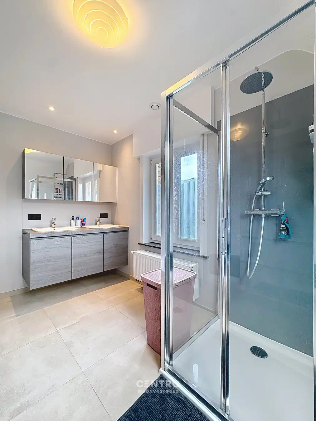 GERENOVEERDE VILLA  met 5 slpks, opslagruimte en ZUIDgerichte tuin! foto 11