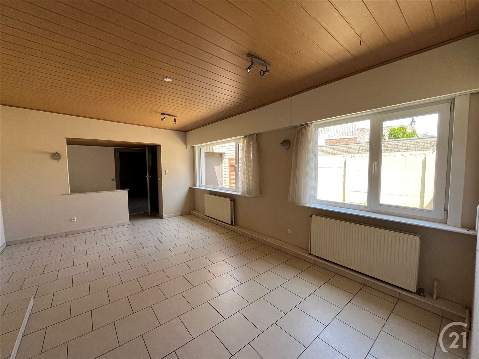 Ruim pand met karakter en dubbele garage! foto 5