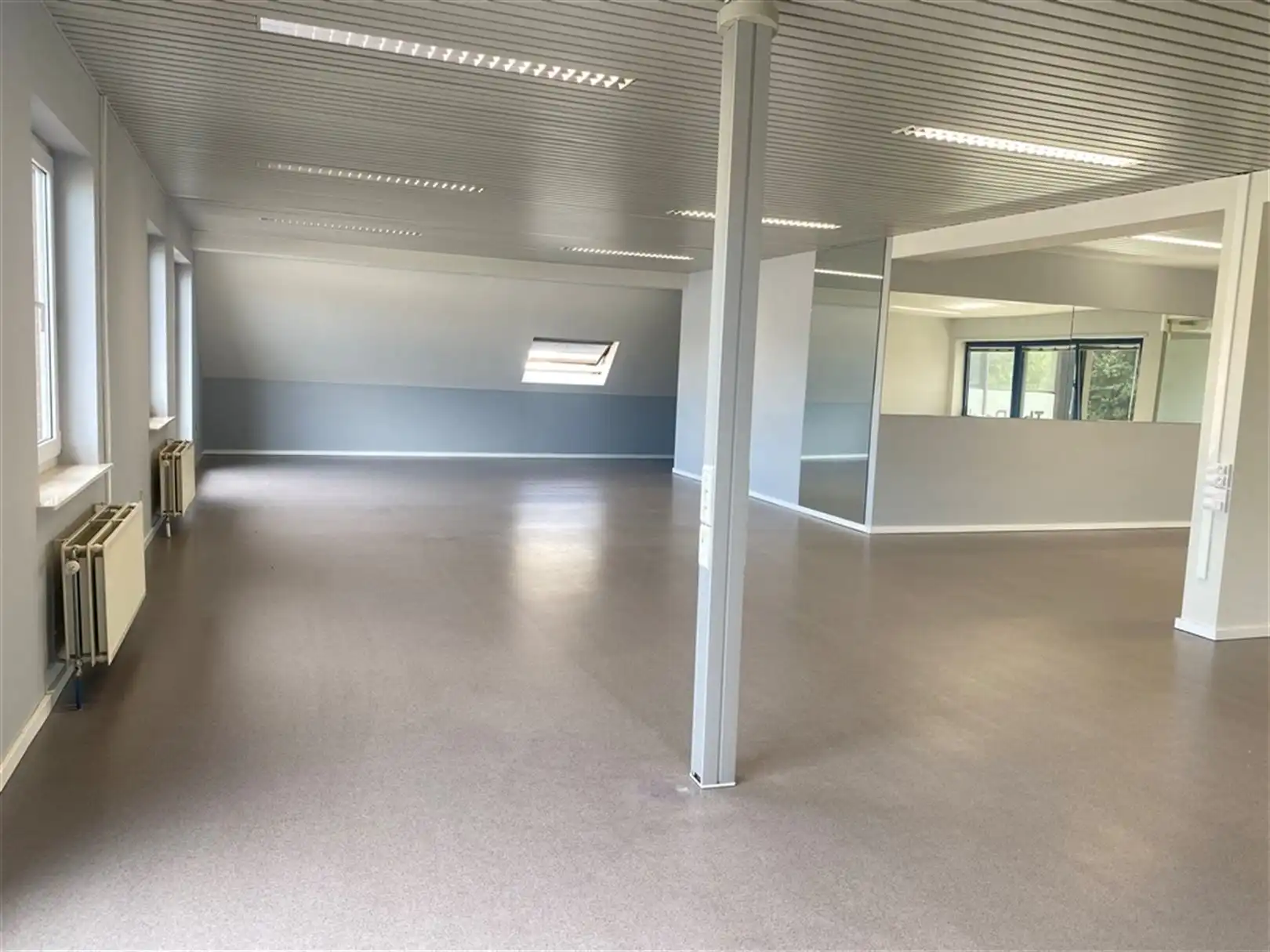 Comfortabele kantoren op zichtlocatie aan het klaverblad in Sint-Denijs-Westrem foto 14