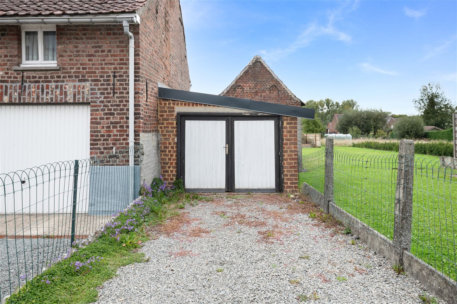 Volledig te renoveren woning met tuin en extra weide met garage foto 13
