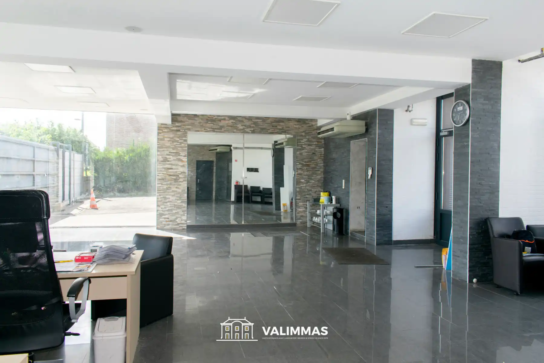 Handelsruimte / showroom met opslagplaats en parking... foto 5