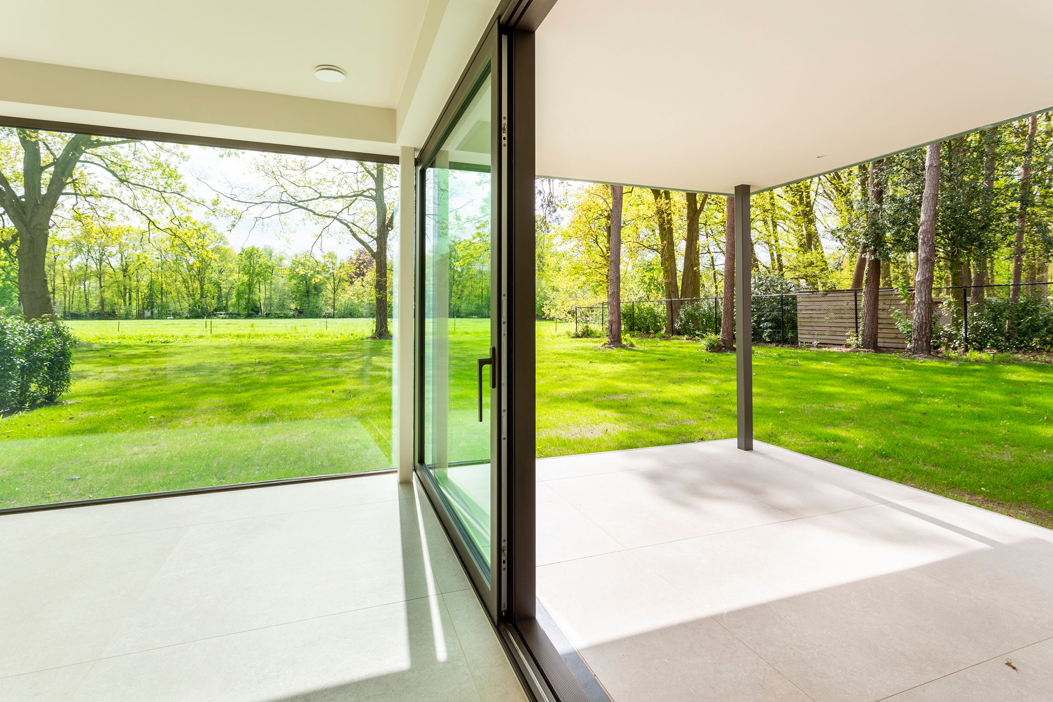 nieuwbouw luxevilla met riante tuin foto 3