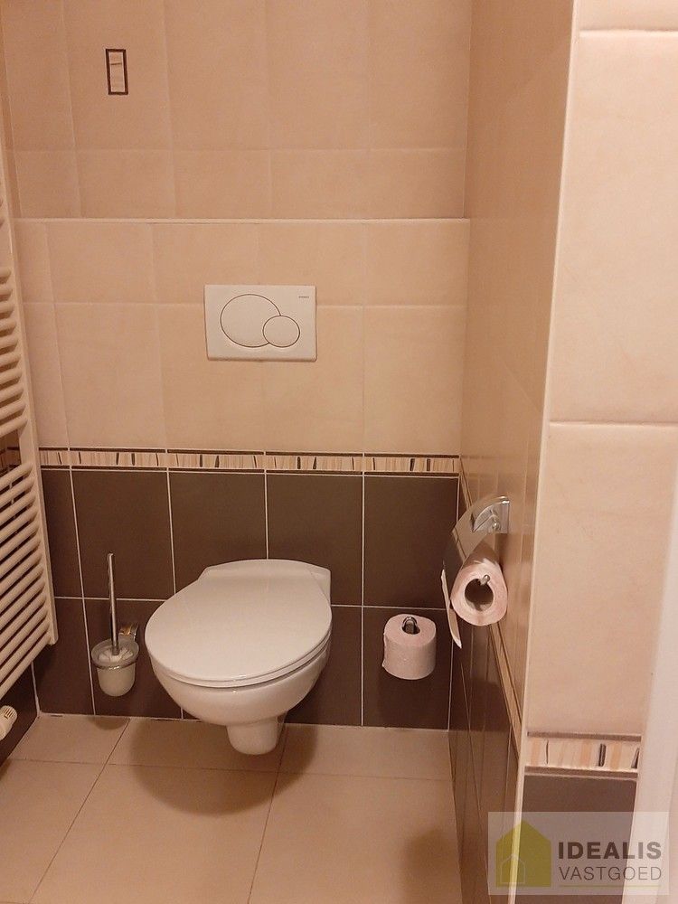 Ruim instapklaar appartement met 2 slaapkamers in hartje Neerpelt foto 11