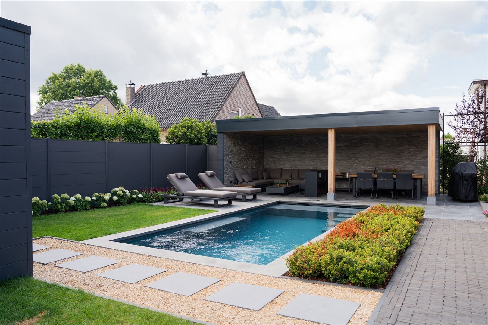 Prachtige woning met tuin en zwembad. foto 19