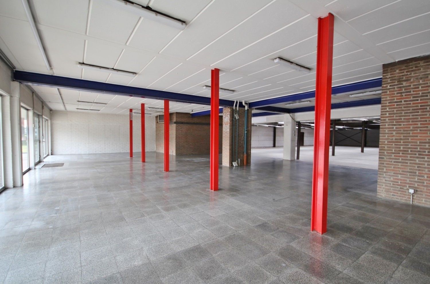 Ruim handelspand met magazijn op toplocatie foto 8