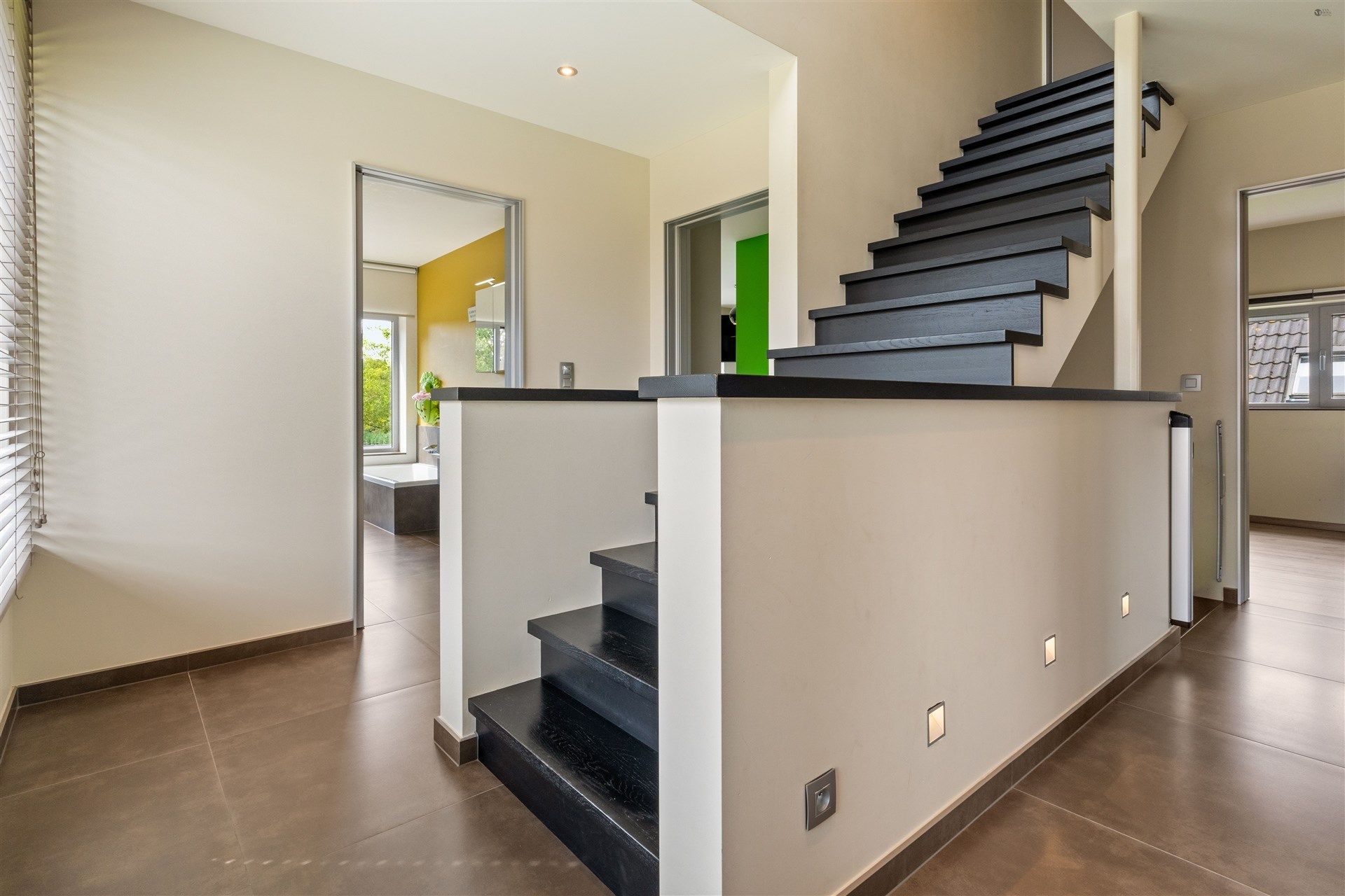 Ruime villa op 1.480m² met 6 slaapkamers, bureel en dressing foto 18