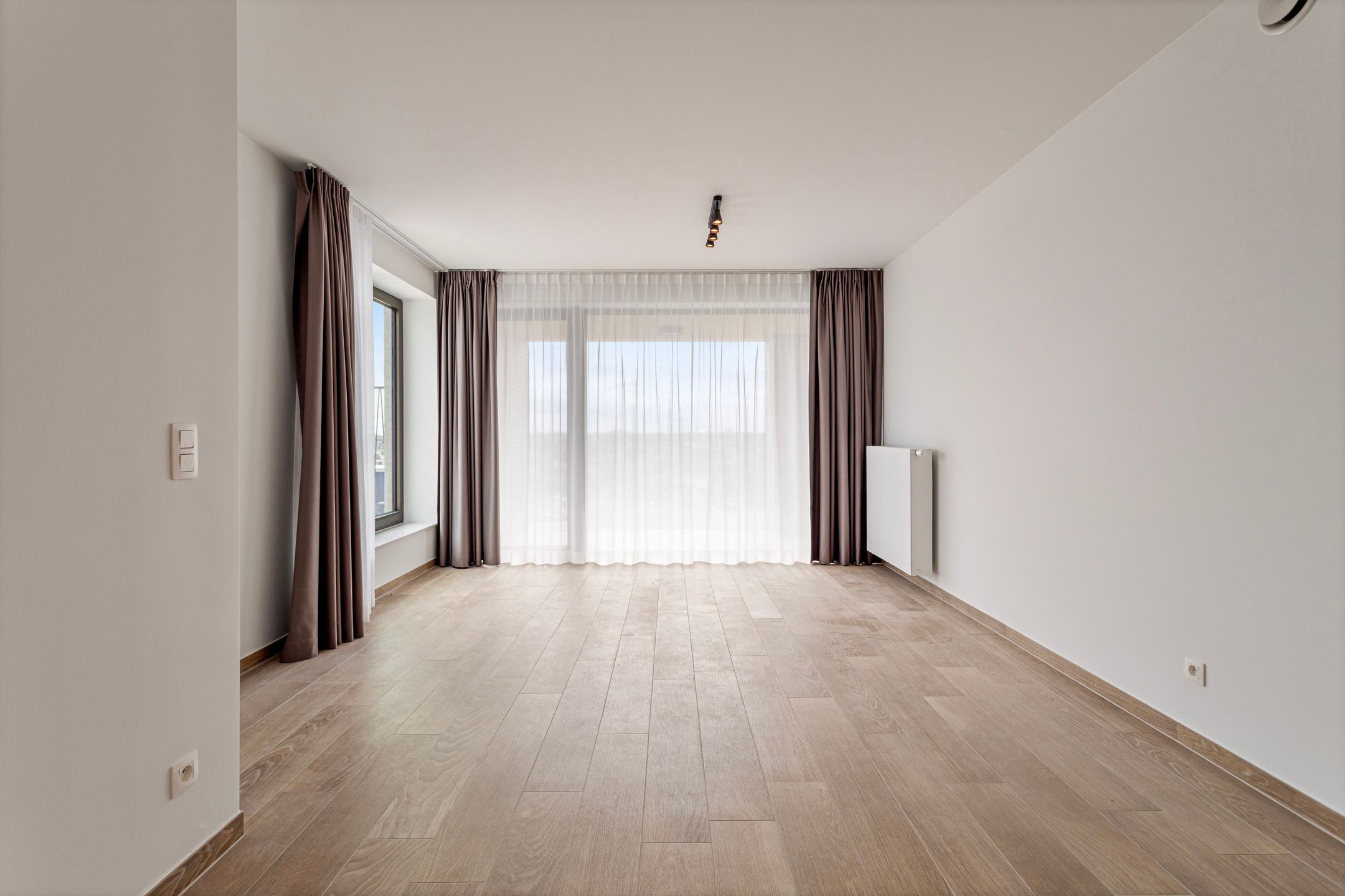 ANTWERPEN - Ruim drie-slaapkamerappartement met parking nabij Stadspark foto 5