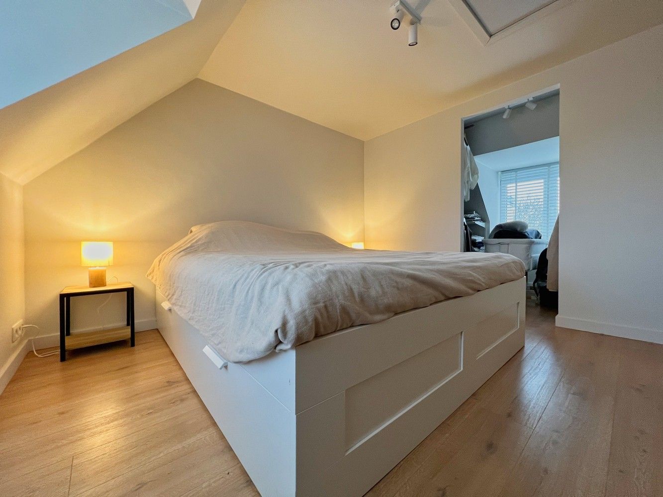 Kwalitatief vernieuwde woning met zonnige tuin (1004m²) foto 17