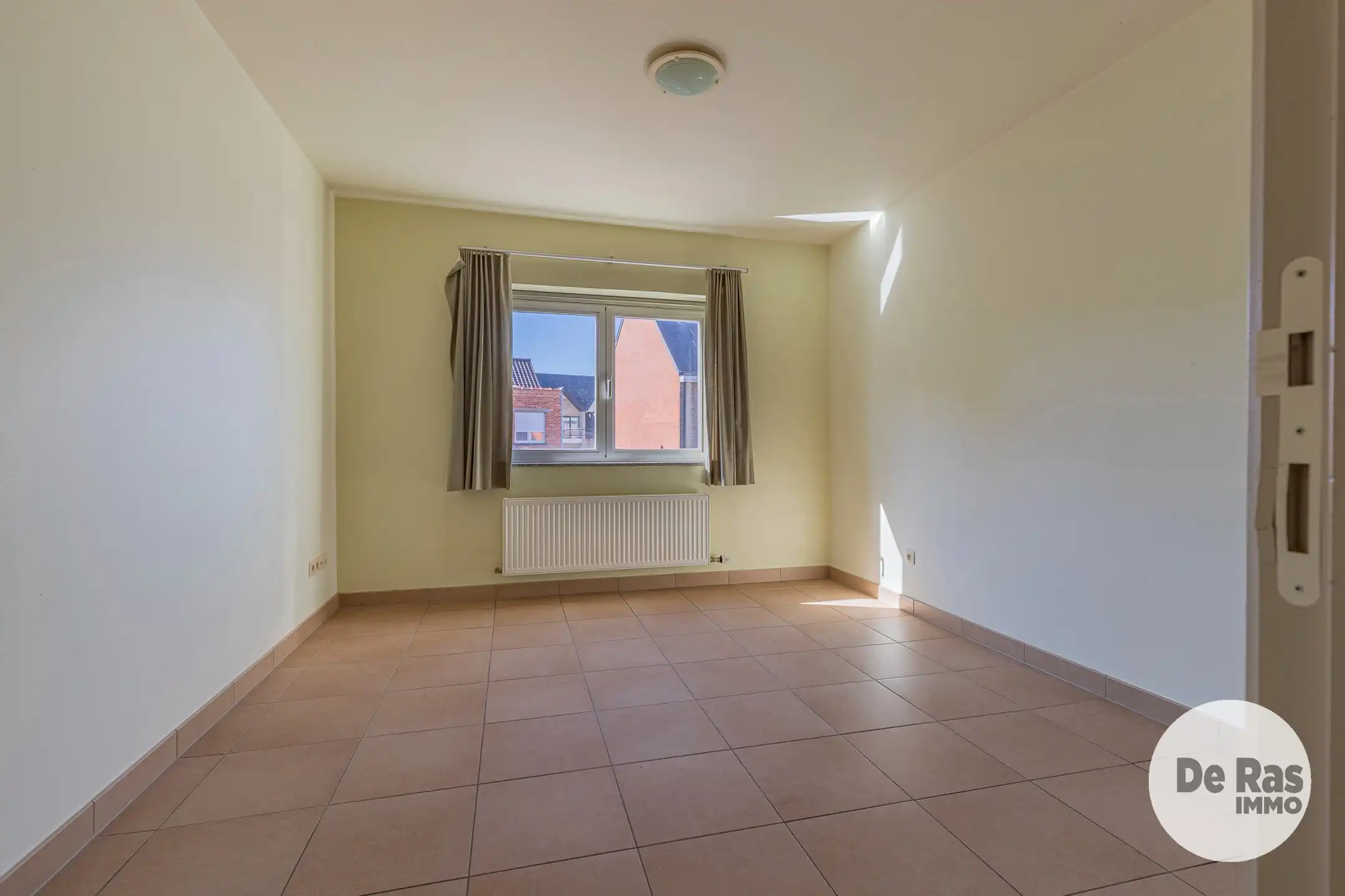 LEDE - Ruim en instapklaar appartement aan de markt van Lede foto 11
