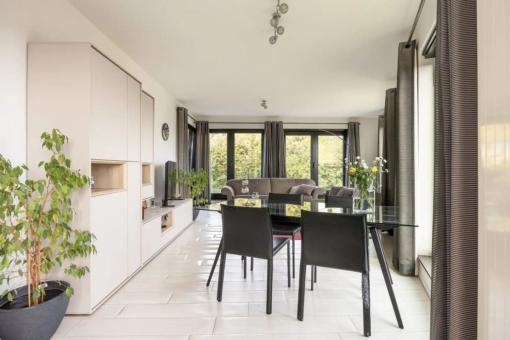 Lichtrijk appartement met groenzicht, parking en groot terras foto 13