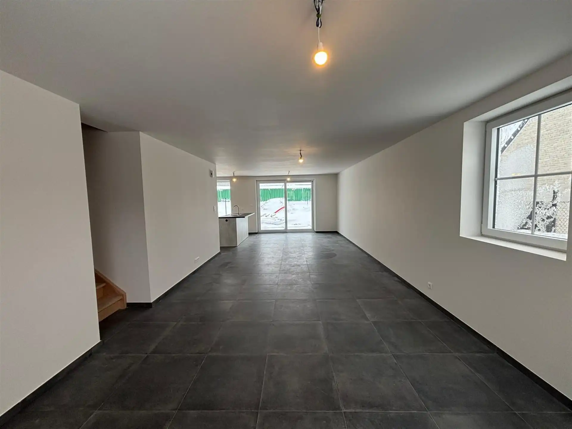 Rustiggelegen, hoogwaardig afgewerkte nieuwbouwwoning nabij het centrum! foto 3