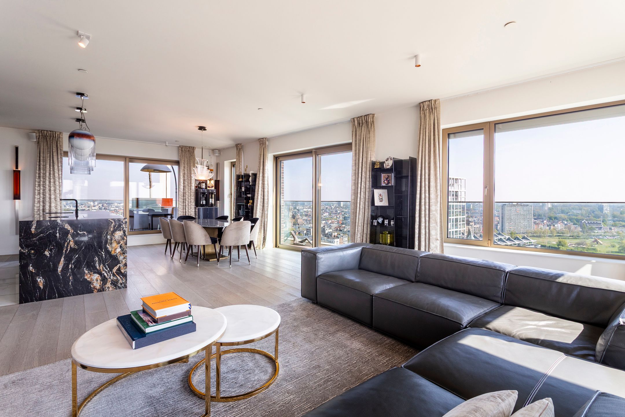 luxeappartement met spectaculaire zichten op 20e verdieping foto 9
