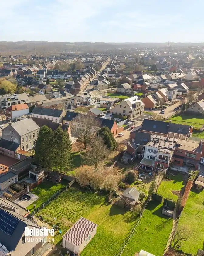 RENOVATIEPAREL MET 4 SLPK. GARAGE EN ZALIGE TUIN WELLE foto 2